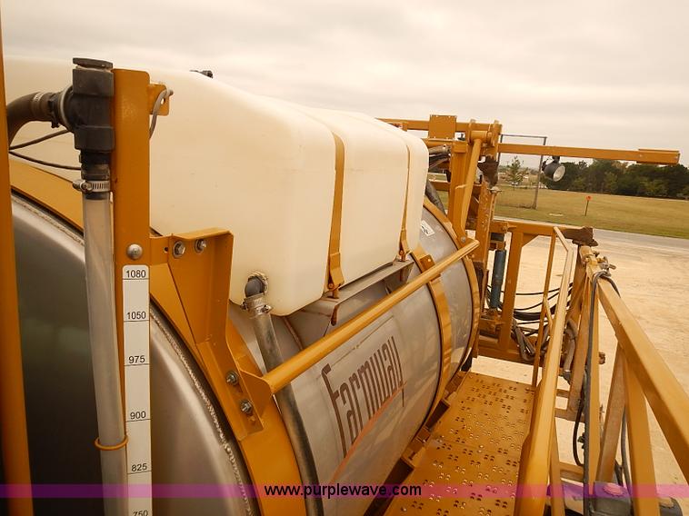 image for item J3106 2007 Ag-Chem RoGator 1074 self-propelled sprayer