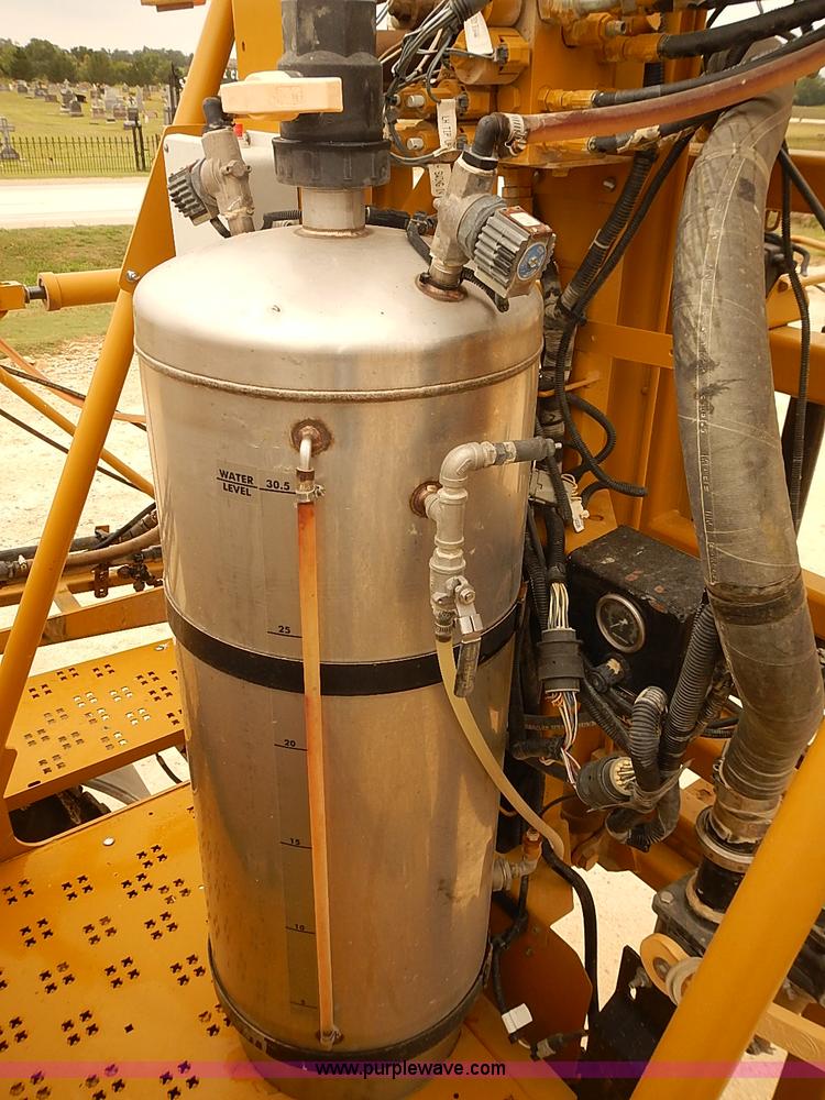 image for item J3106 2007 Ag-Chem RoGator 1074 self-propelled sprayer