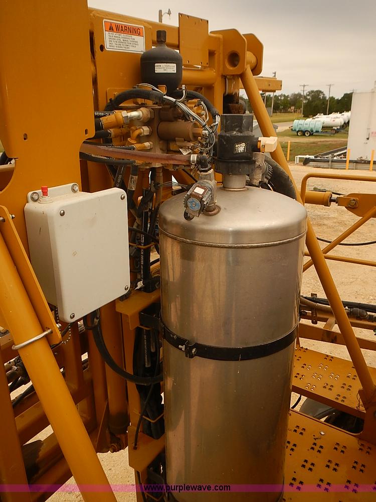 image for item J3106 2007 Ag-Chem RoGator 1074 self-propelled sprayer