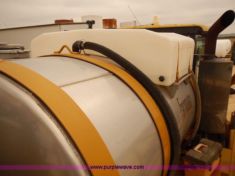 image for item J3106 2007 Ag-Chem RoGator 1074 self-propelled sprayer