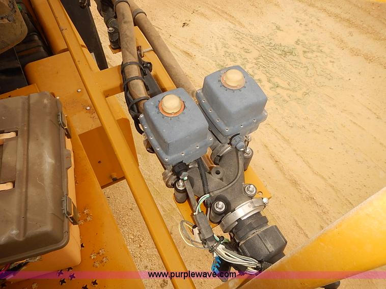 image for item J3106 2007 Ag-Chem RoGator 1074 self-propelled sprayer