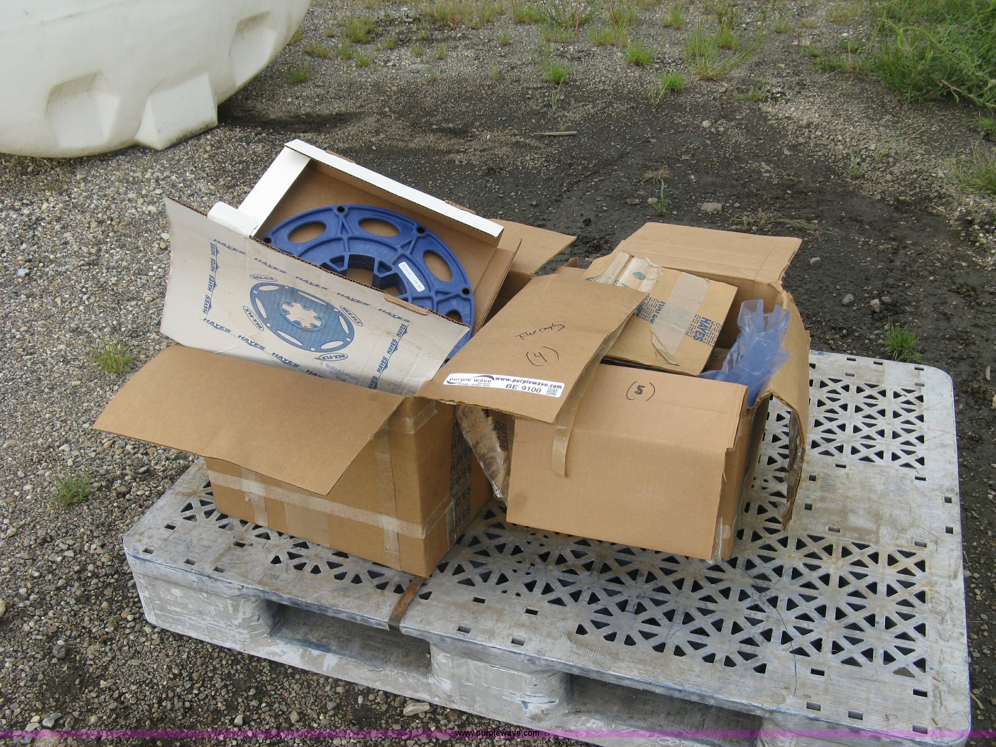 Hayes flex couplers in Hesston, KS Item BE9100 sold Purple Wave