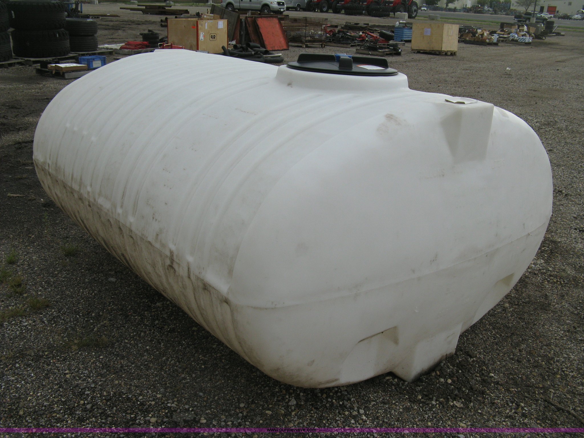 700 gallon poly tank in Hesston, KS | Item BE9101 sold | Purple Wave