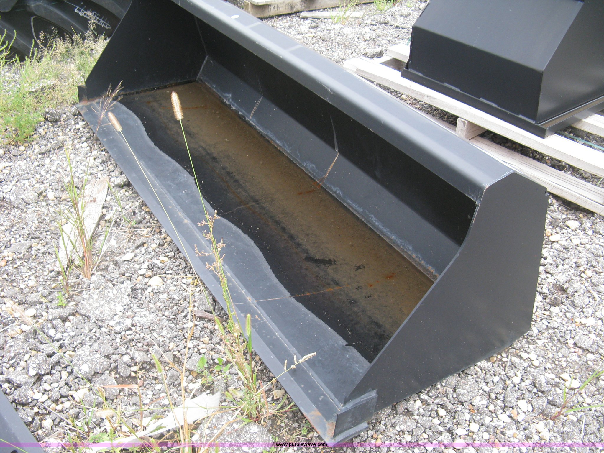 Utility tractor bucket in Hesston, KS Item BE9173 sold Purple Wave