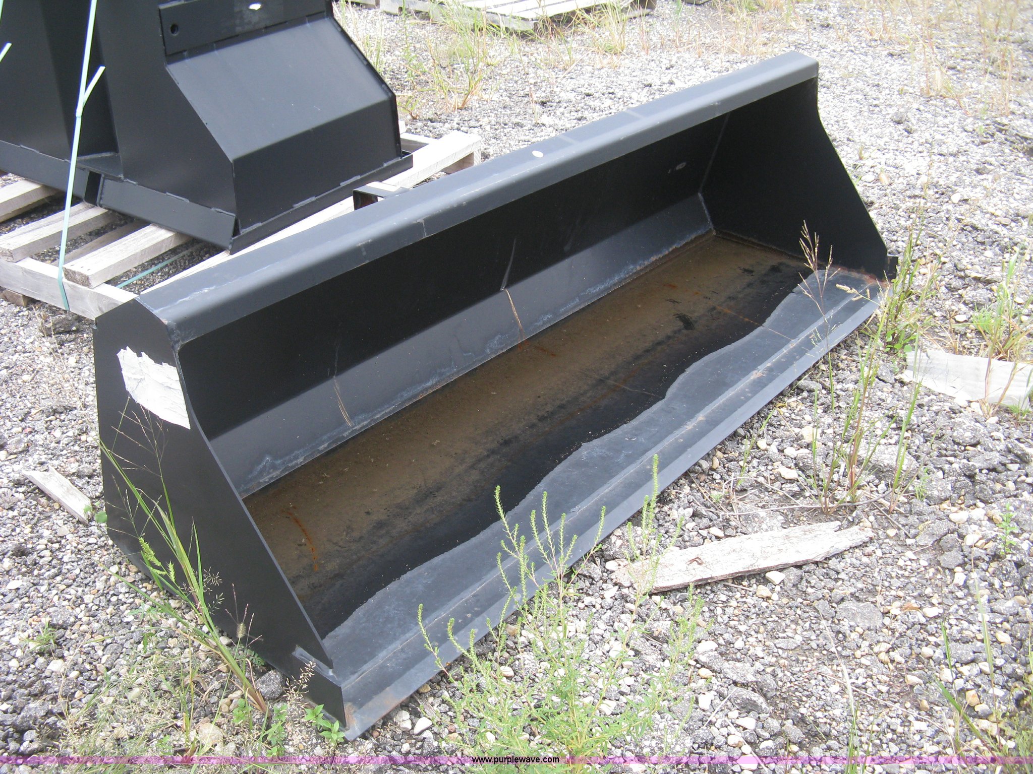 Utility tractor bucket in Hesston, KS Item BE9173 sold Purple Wave