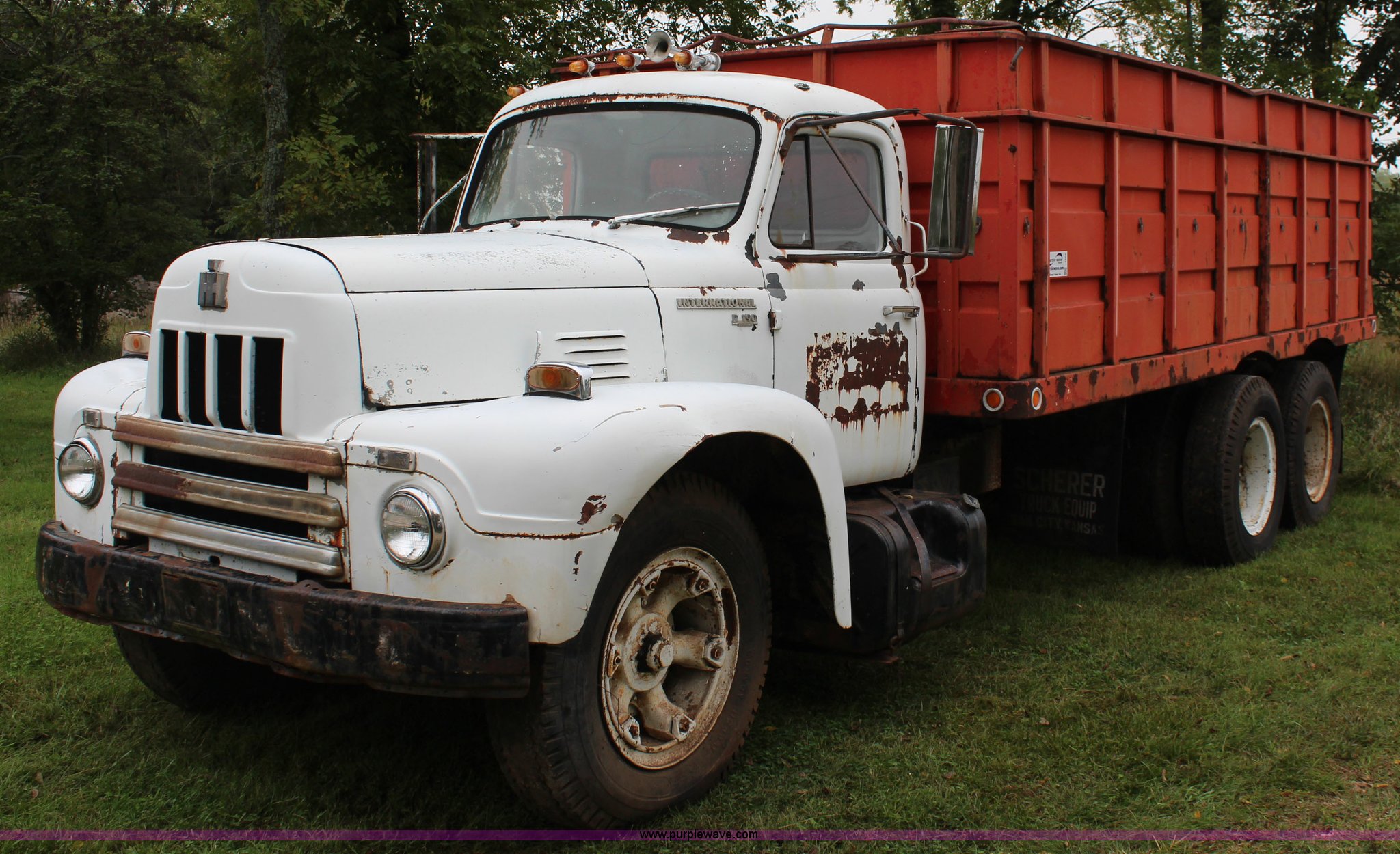 1965 International R190 grain truck in Stillwell, KS Item I5764 sold