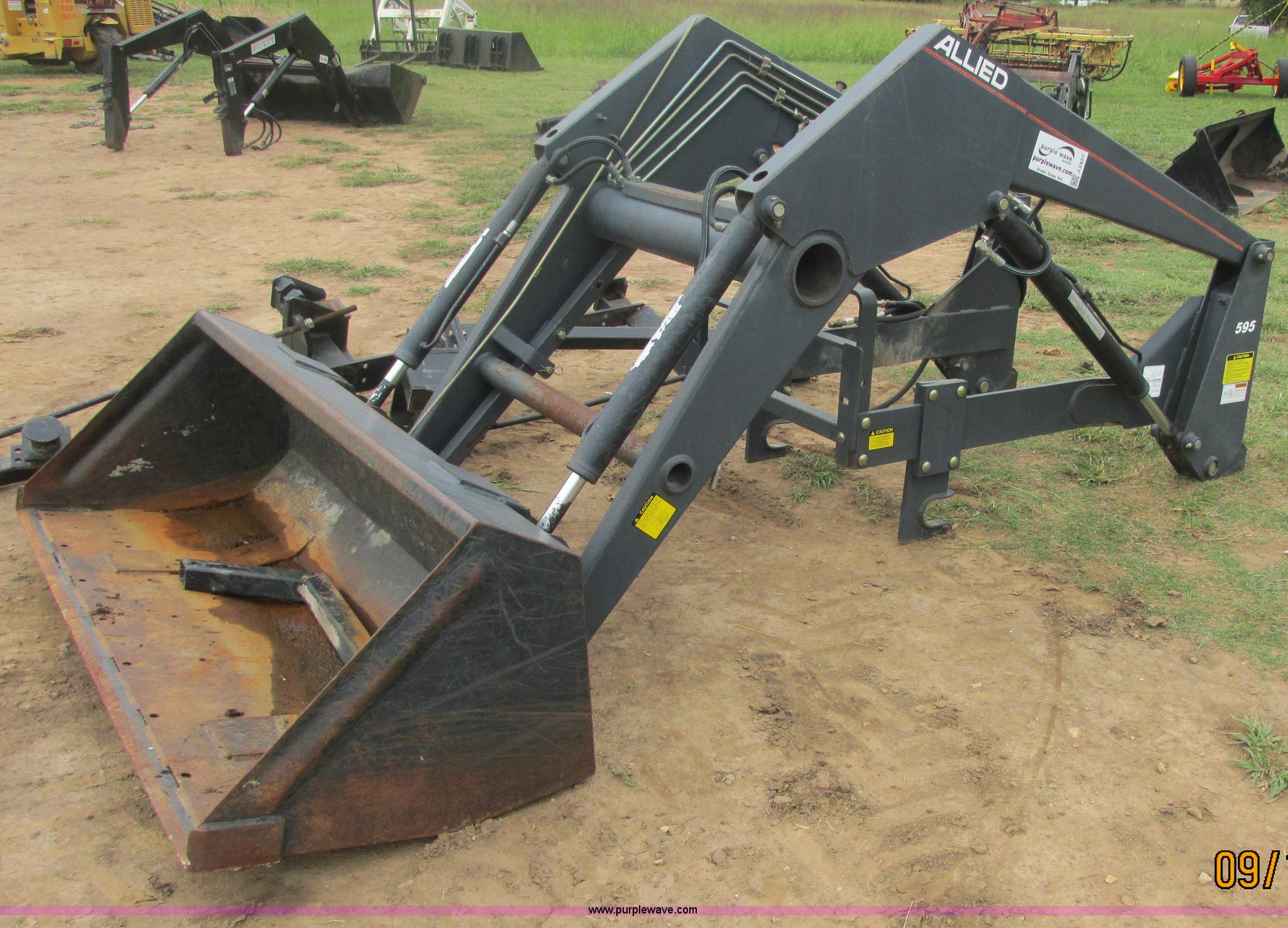 Allied 595 tractor loader in Stillwell, OK Item J2427 sold Purple Wave