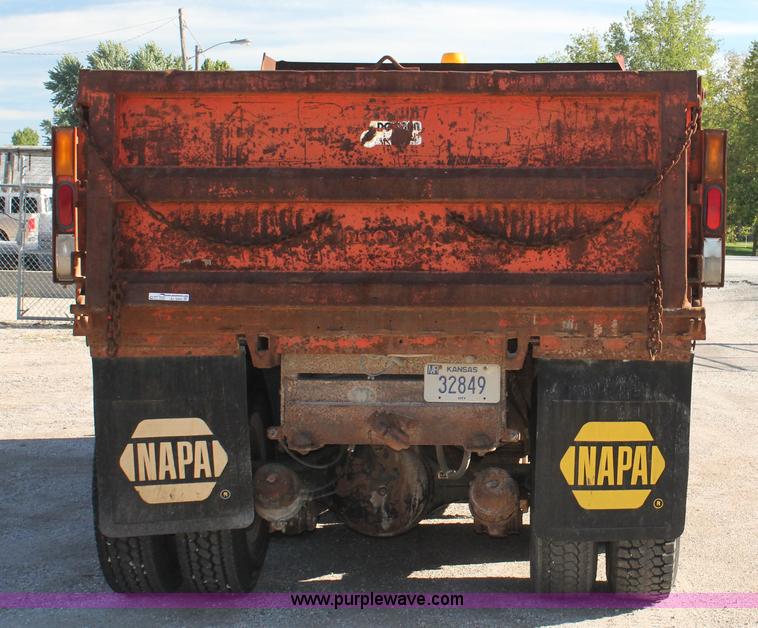 image for item AJ9259 1988 GMC TopKick 7000 dump truck