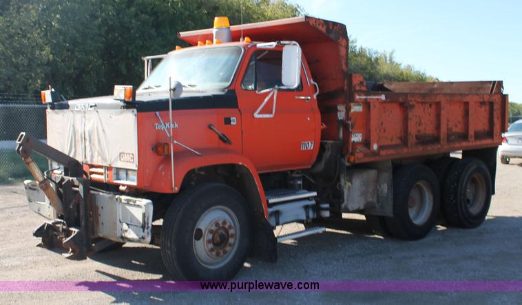 image for item AJ9259 1988 GMC TopKick 7000 dump truck