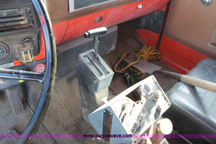 image for item AJ9259 1988 GMC TopKick 7000 dump truck