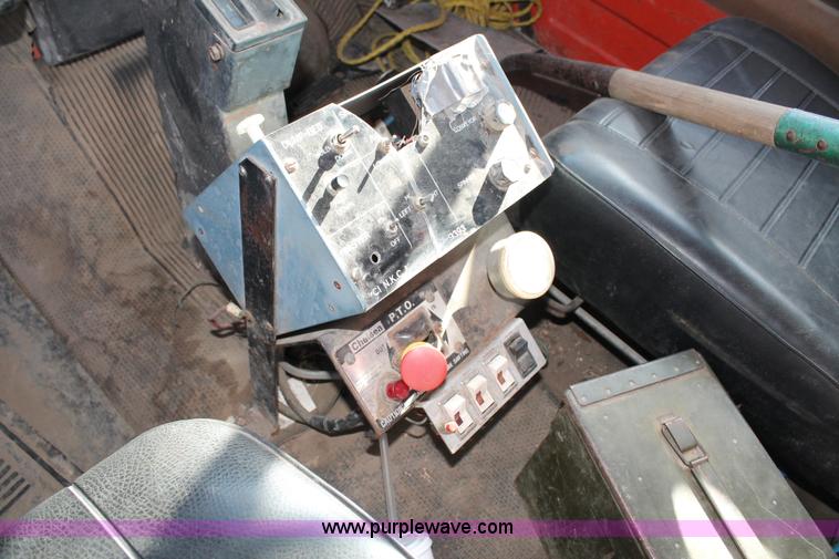 image for item AJ9259 1988 GMC TopKick 7000 dump truck