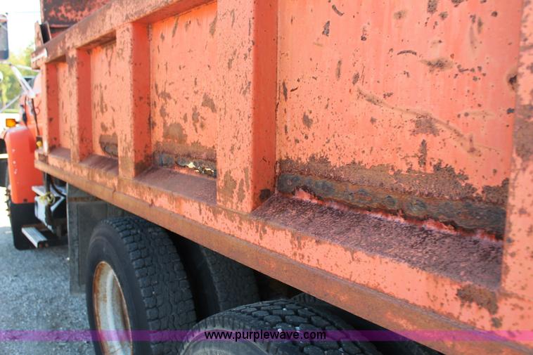 image for item AJ9259 1988 GMC TopKick 7000 dump truck