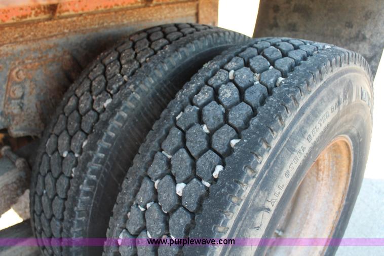 image for item AJ9259 1988 GMC TopKick 7000 dump truck