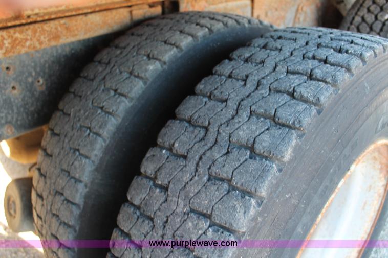 image for item AJ9259 1988 GMC TopKick 7000 dump truck