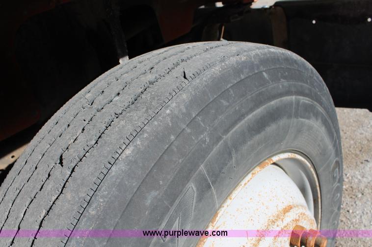 image for item AJ9259 1988 GMC TopKick 7000 dump truck