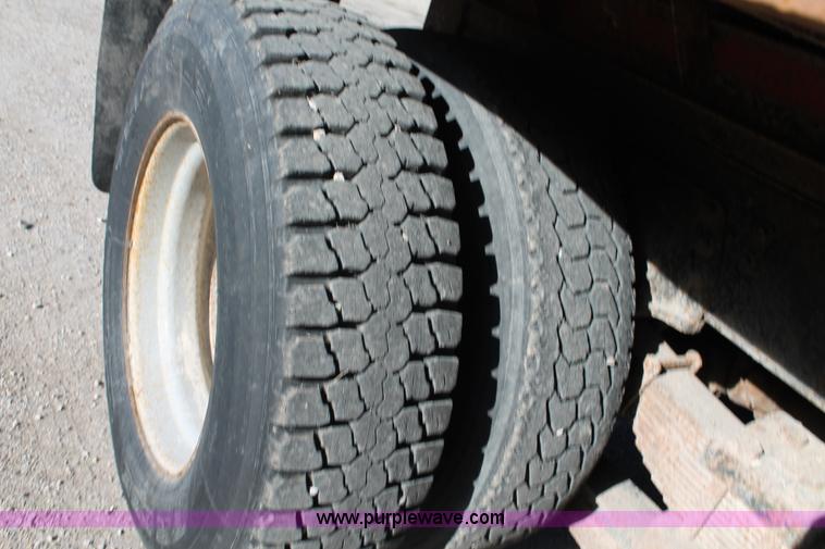 image for item AJ9259 1988 GMC TopKick 7000 dump truck