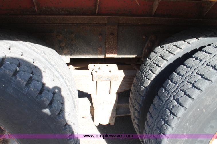 image for item AJ9259 1988 GMC TopKick 7000 dump truck