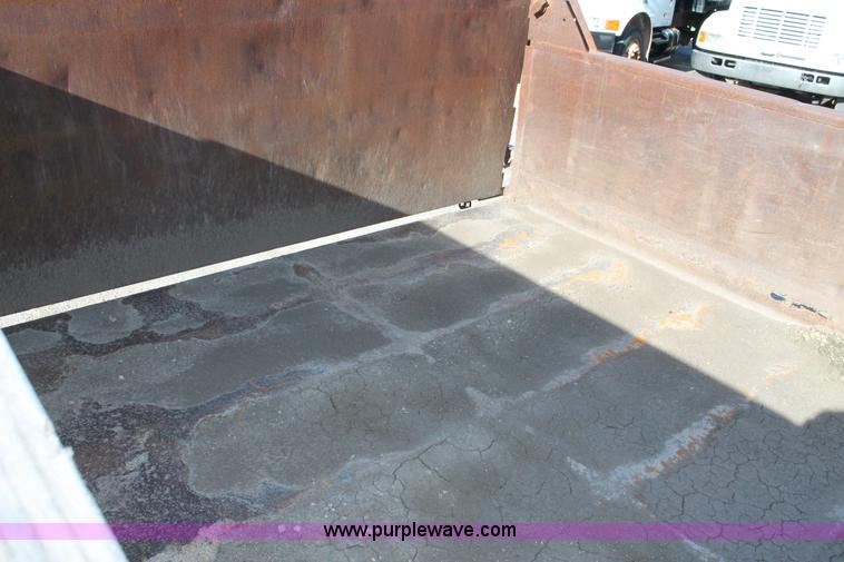 image for item AJ9259 1988 GMC TopKick 7000 dump truck