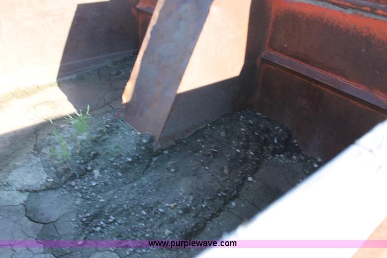 image for item AJ9259 1988 GMC TopKick 7000 dump truck