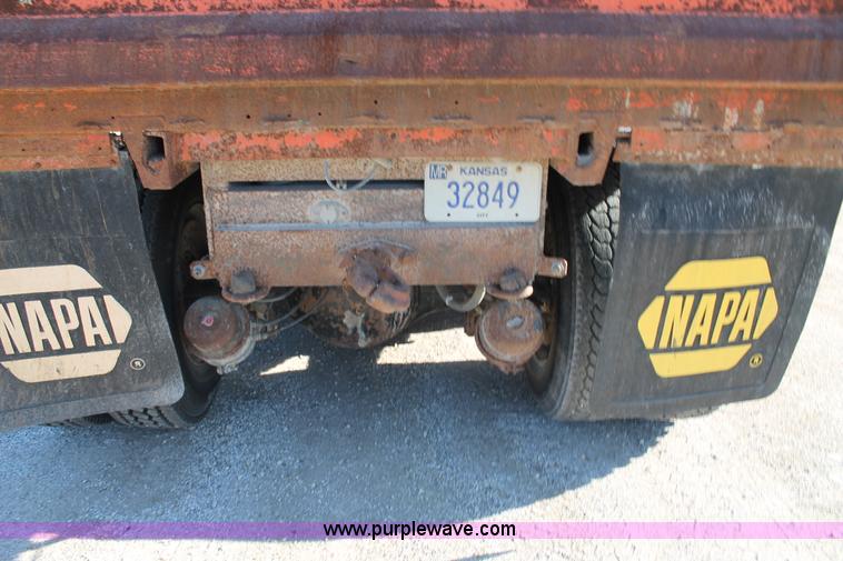 image for item AJ9259 1988 GMC TopKick 7000 dump truck