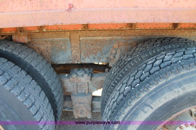 image for item AJ9259 1988 GMC TopKick 7000 dump truck