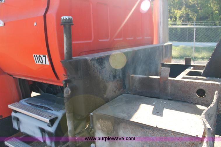 image for item AJ9259 1988 GMC TopKick 7000 dump truck