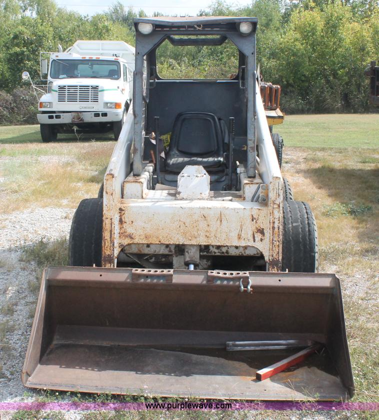 image for item AJ9301 1988 Bobcat 843 skid steer