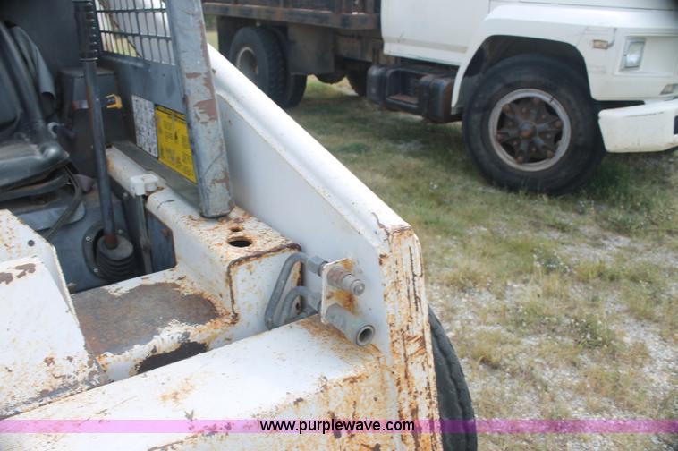 image for item AJ9301 1988 Bobcat 843 skid steer