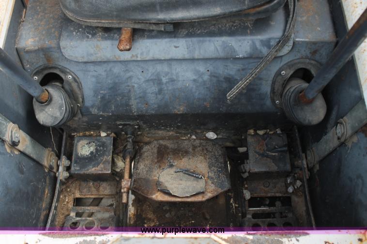 image for item AJ9301 1988 Bobcat 843 skid steer