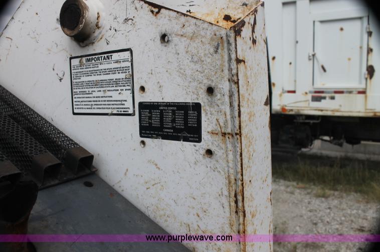 image for item AJ9301 1988 Bobcat 843 skid steer