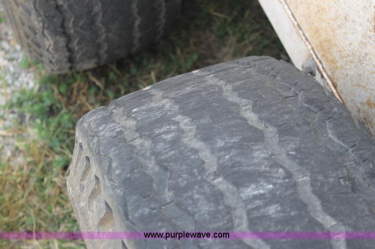 image for item AJ9301 1988 Bobcat 843 skid steer