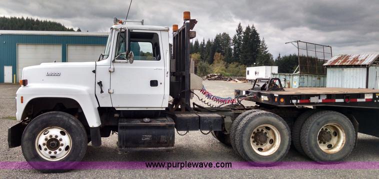 image for item AW9163 1996 Ford L9000 semi truck