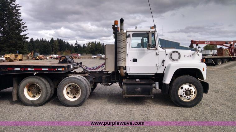 image for item AW9163 1996 Ford L9000 semi truck