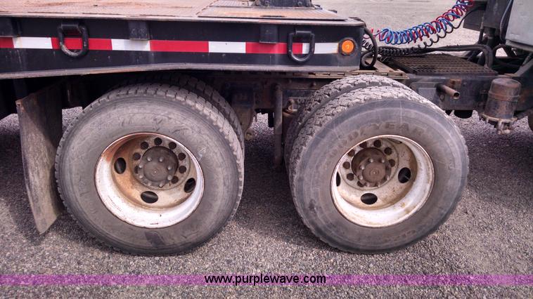 image for item AW9163 1996 Ford L9000 semi truck