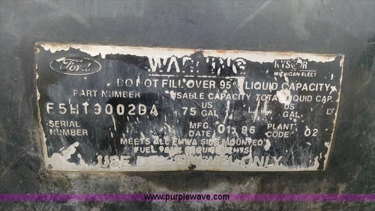 image for item AW9163 1996 Ford L9000 semi truck