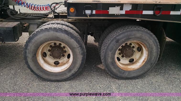 image for item AW9163 1996 Ford L9000 semi truck