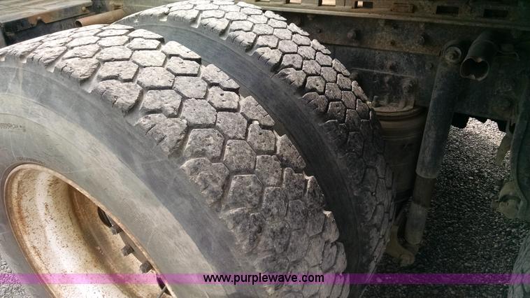 image for item AW9163 1996 Ford L9000 semi truck