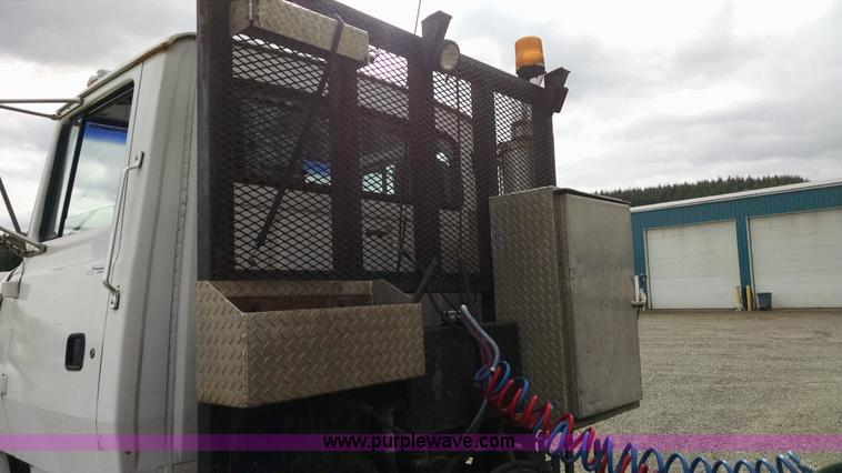 image for item AW9163 1996 Ford L9000 semi truck