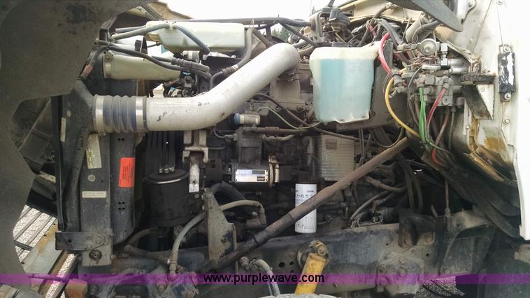 image for item AW9163 1996 Ford L9000 semi truck