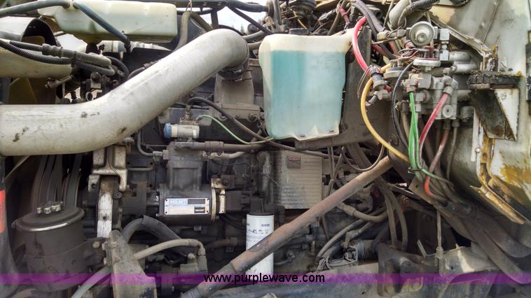 image for item AW9163 1996 Ford L9000 semi truck