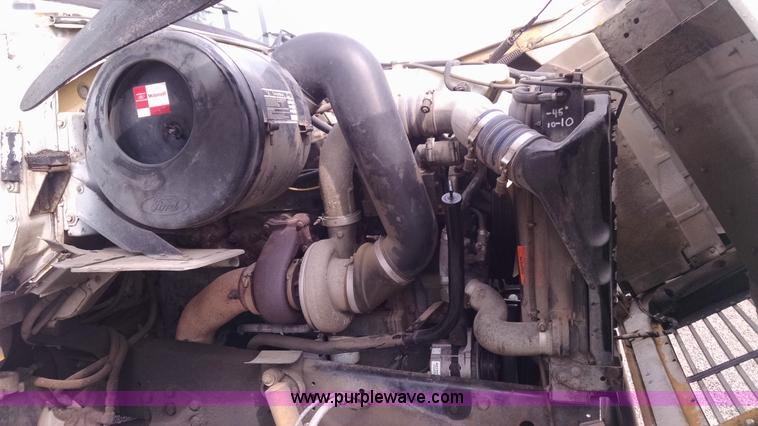 image for item AW9163 1996 Ford L9000 semi truck