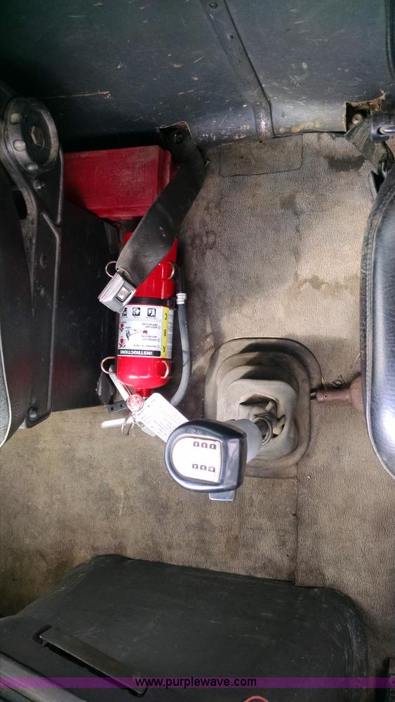 image for item AW9163 1996 Ford L9000 semi truck