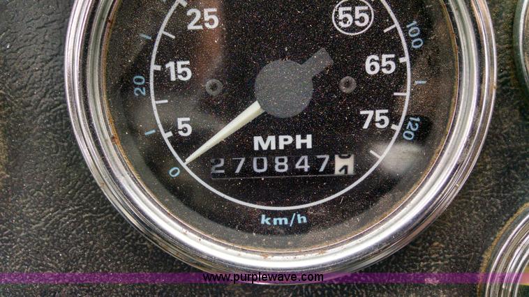 image for item AW9163 1996 Ford L9000 semi truck