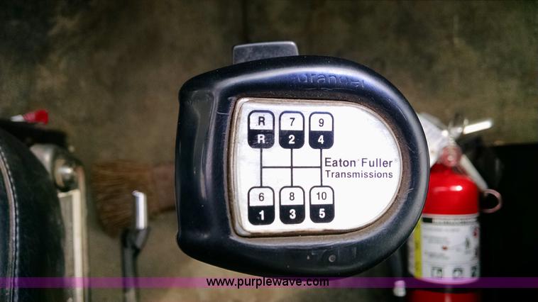 image for item AW9163 1996 Ford L9000 semi truck