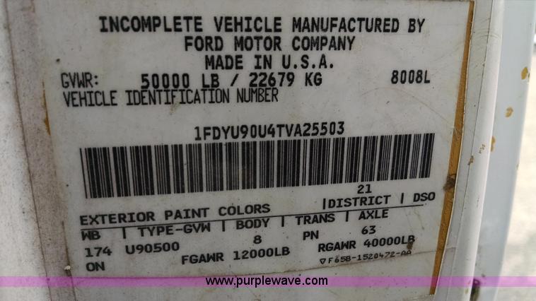 image for item AW9163 1996 Ford L9000 semi truck