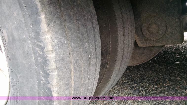 image for item AW9164 1996 Trail King TK70HT-462 lowboy trailer