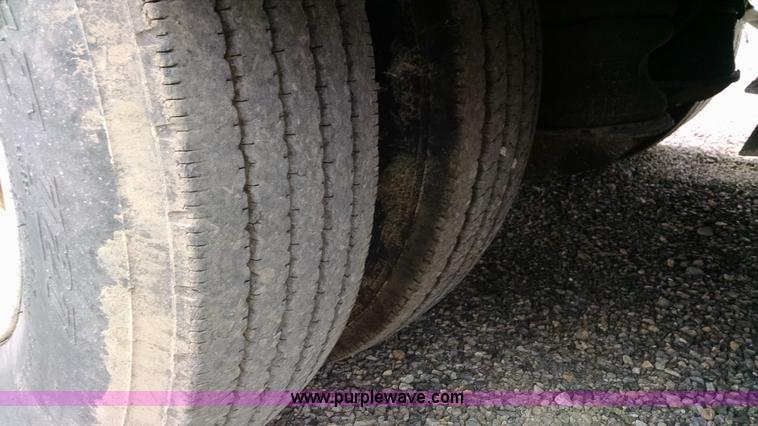 image for item AW9164 1996 Trail King TK70HT-462 lowboy trailer