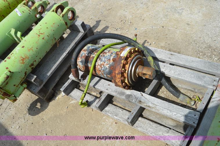 image for item AW9202 Euclid R22 bed hoist cylinder