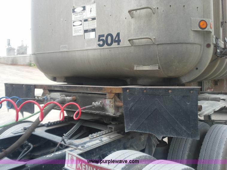 image for item AW9881 1990 Fruehauf aluminum end dump trailer