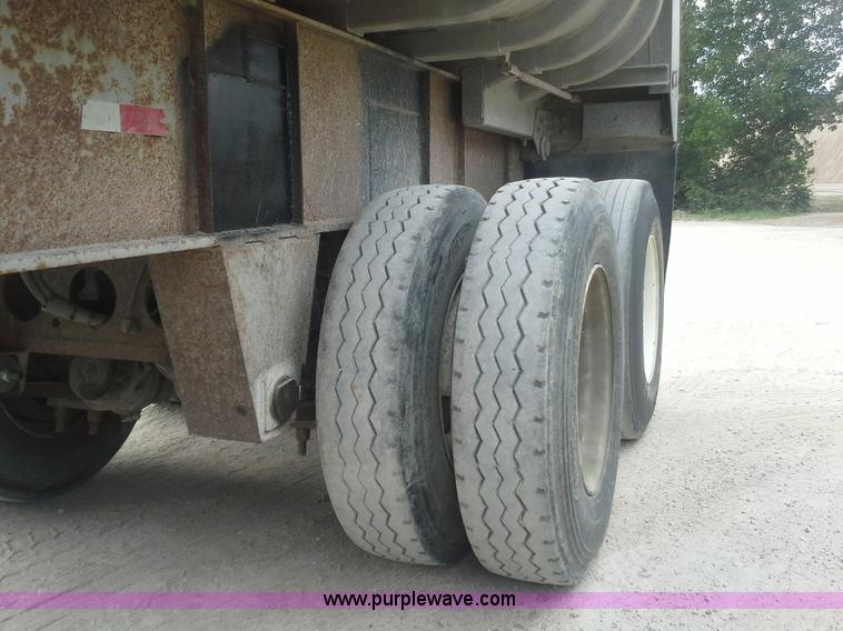 image for item AW9881 1990 Fruehauf aluminum end dump trailer